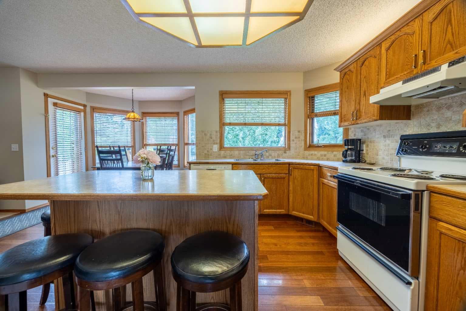 19 Mckenzie Lake Manor SE