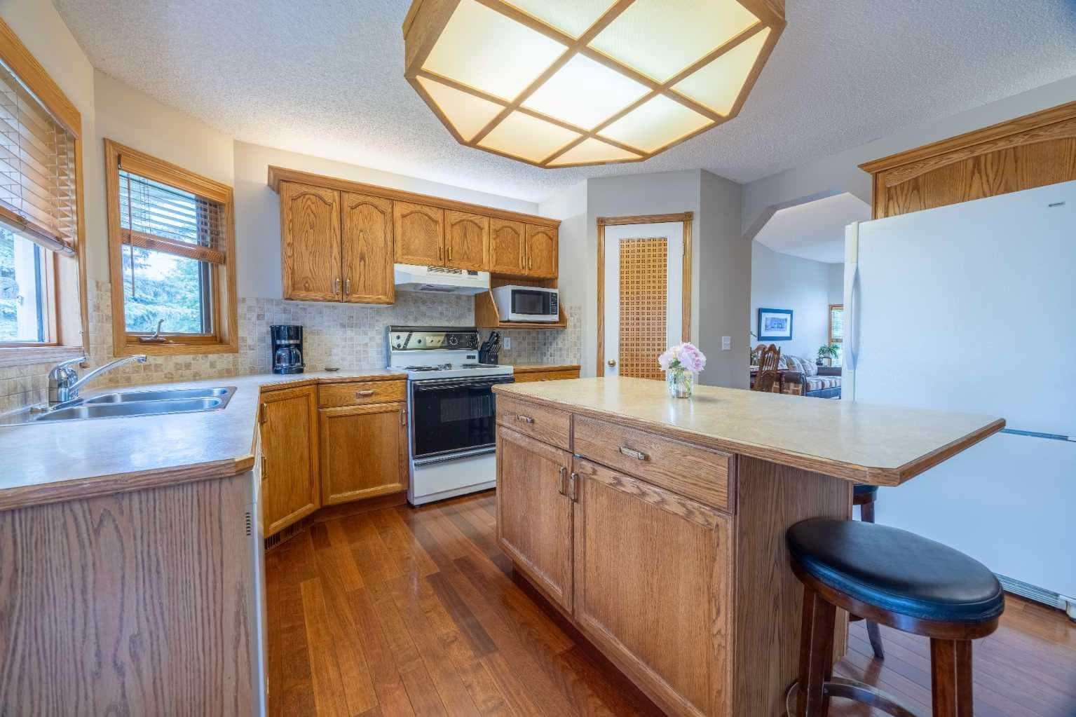 19 Mckenzie Lake Manor SE