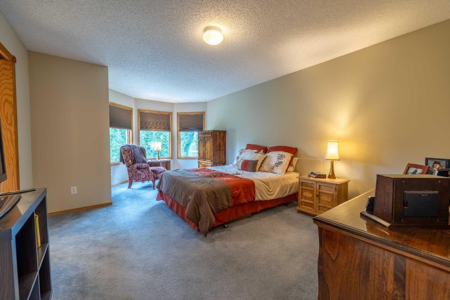 19 Mckenzie Lake Manor SE