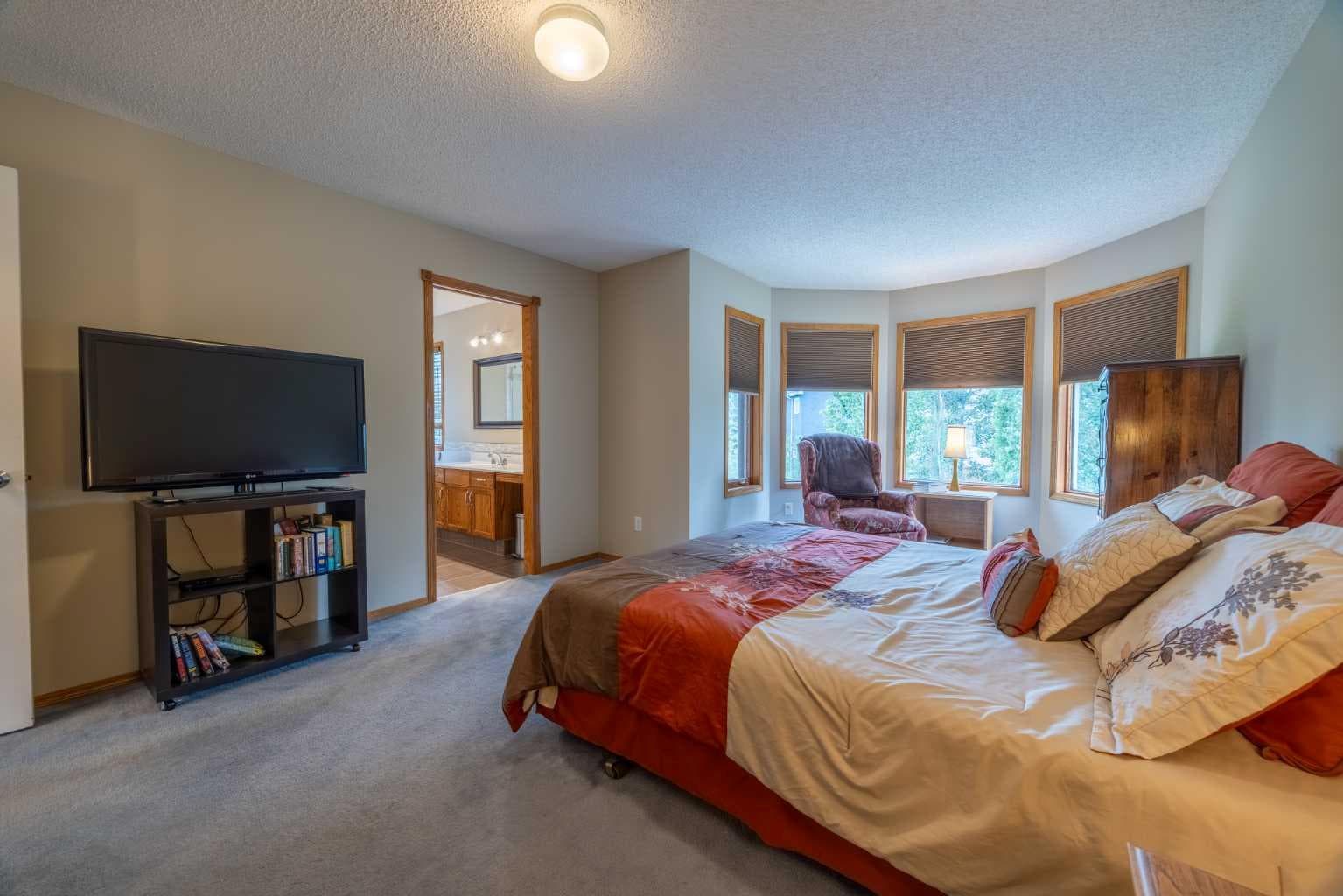 19 Mckenzie Lake Manor SE