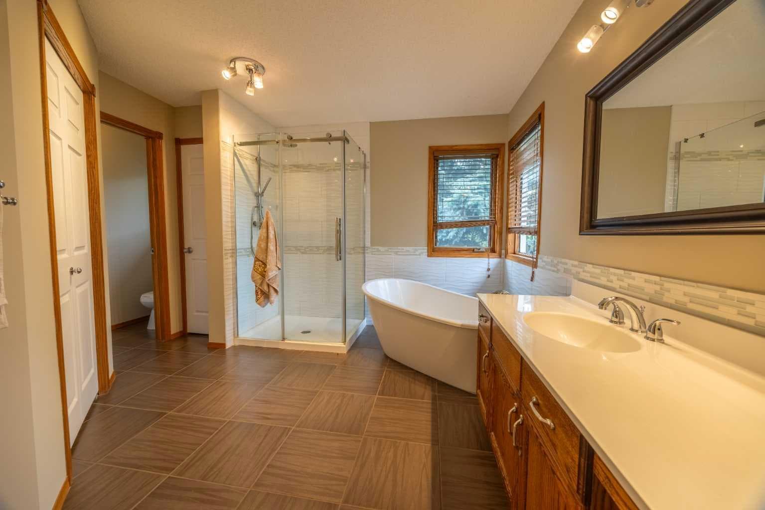 19 Mckenzie Lake Manor SE