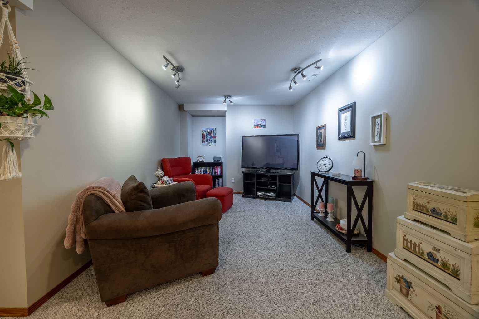 19 Mckenzie Lake Manor SE