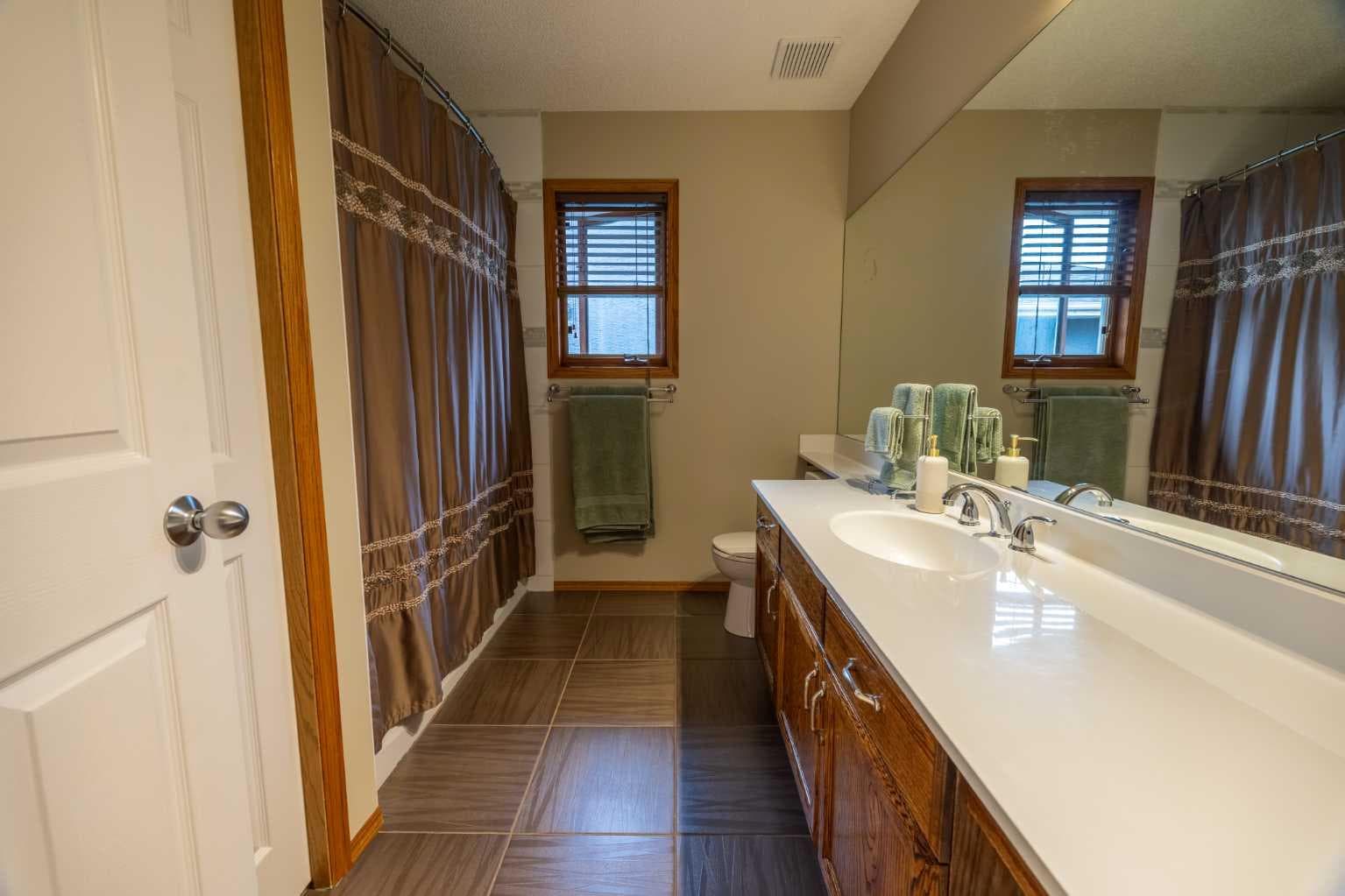 19 Mckenzie Lake Manor SE