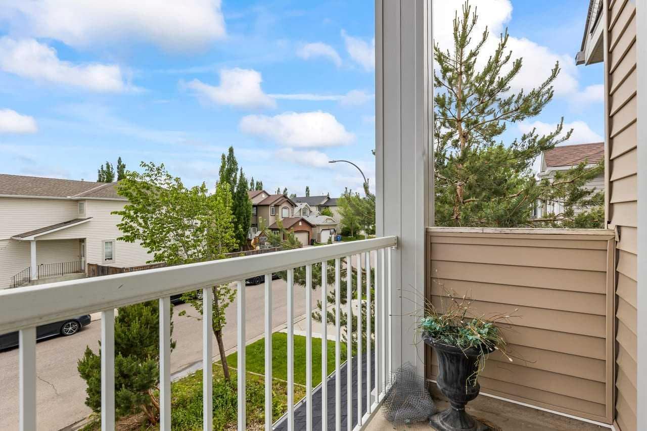 303 Bridlemeadows Common SW