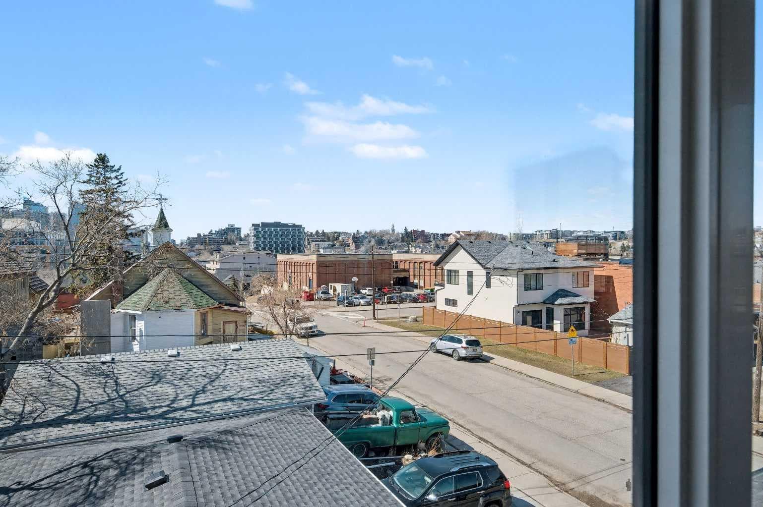 753 Centre Avenue NE