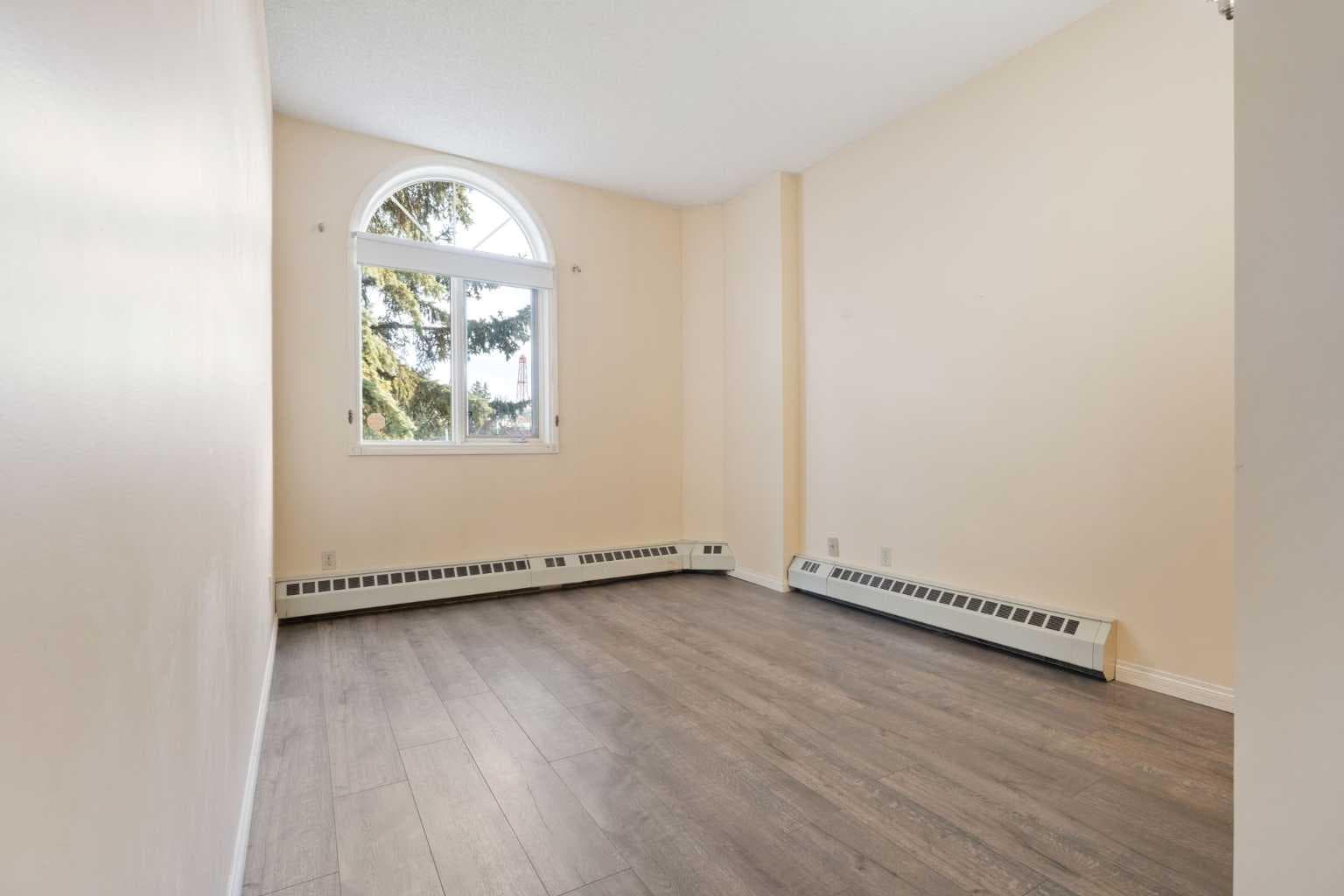 103, 2011 University Drive NW