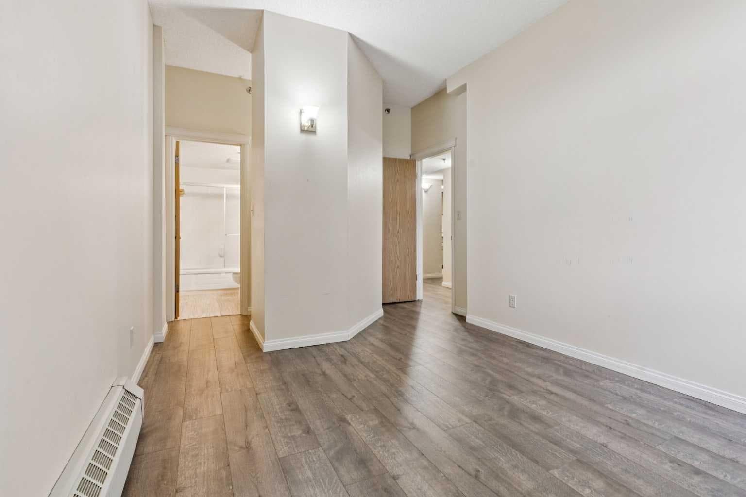 103, 2011 University Drive NW