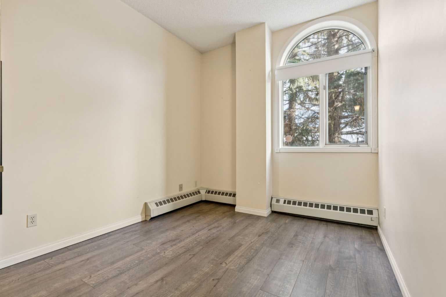 103, 2011 University Drive NW