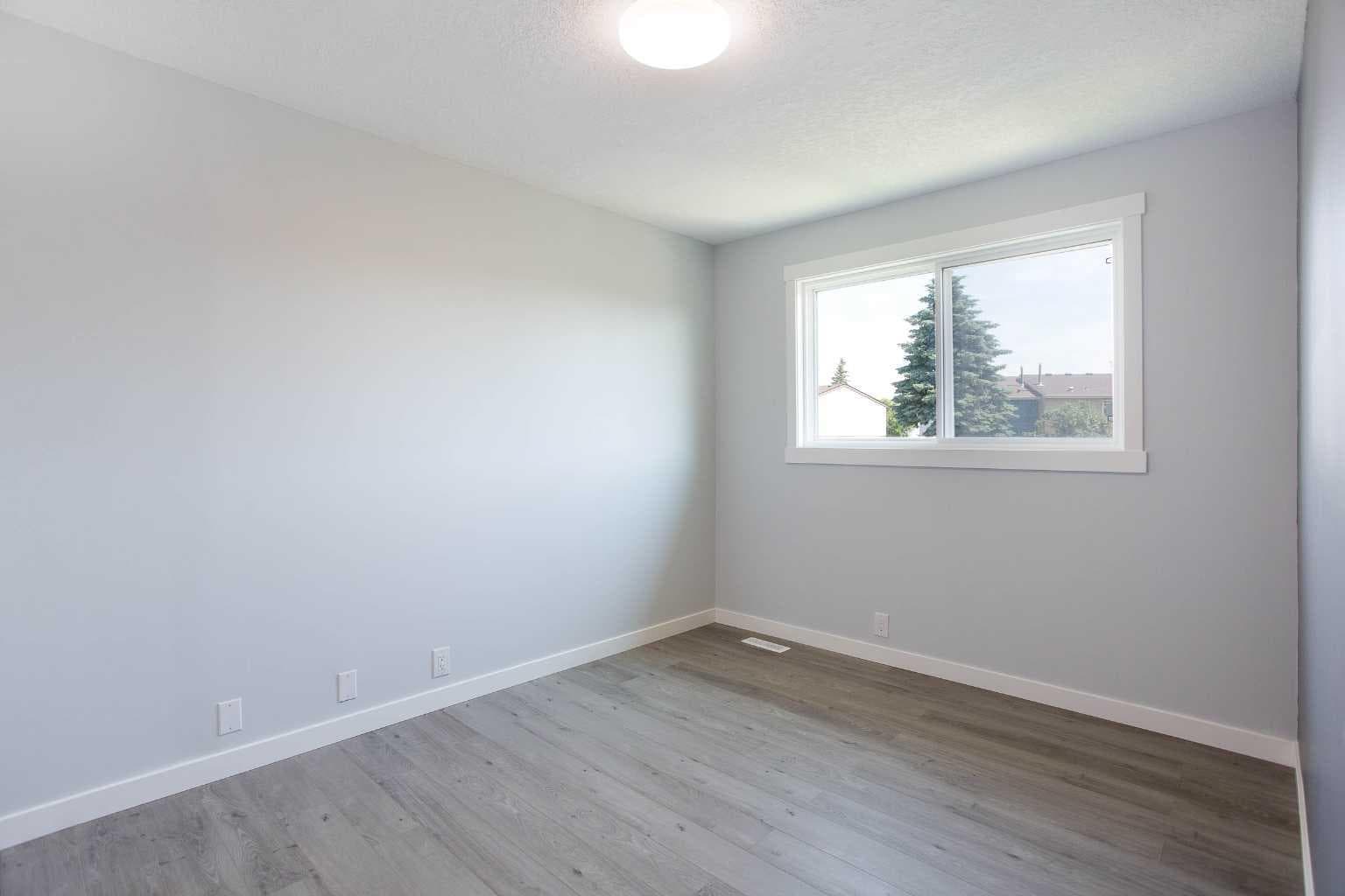 68 Abergale Way NE