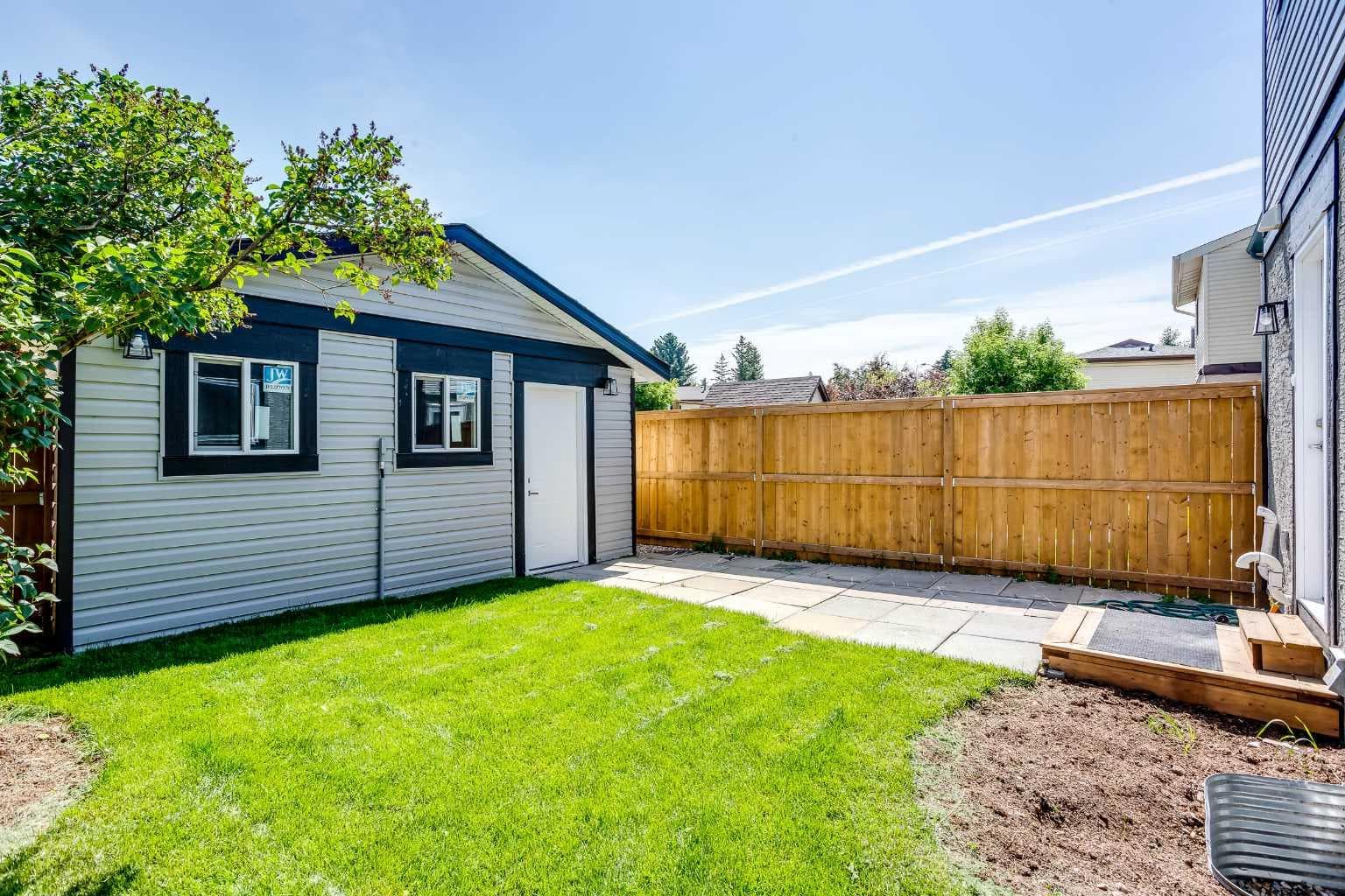 68 Abergale Way NE