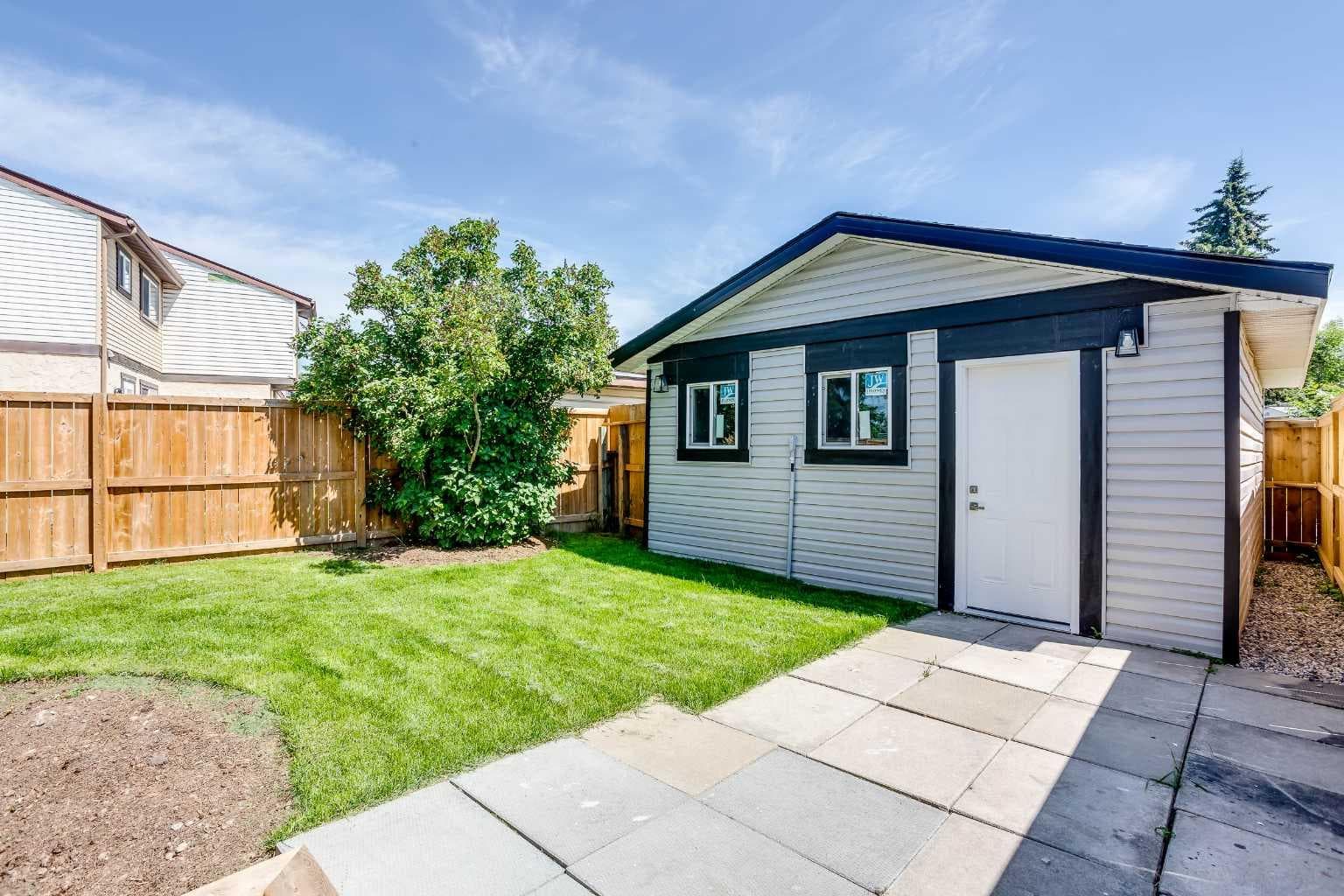 68 Abergale Way NE