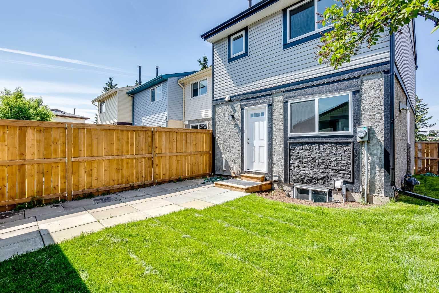 68 Abergale Way NE