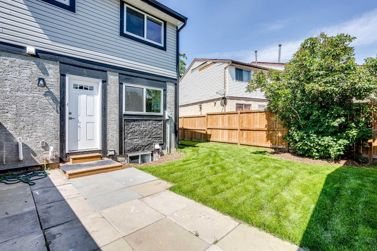 68 Abergale Way NE