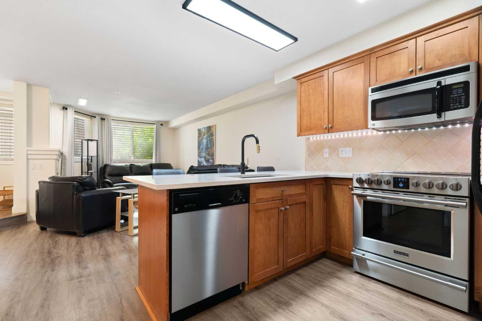 103, 2422 Erlton Street SW