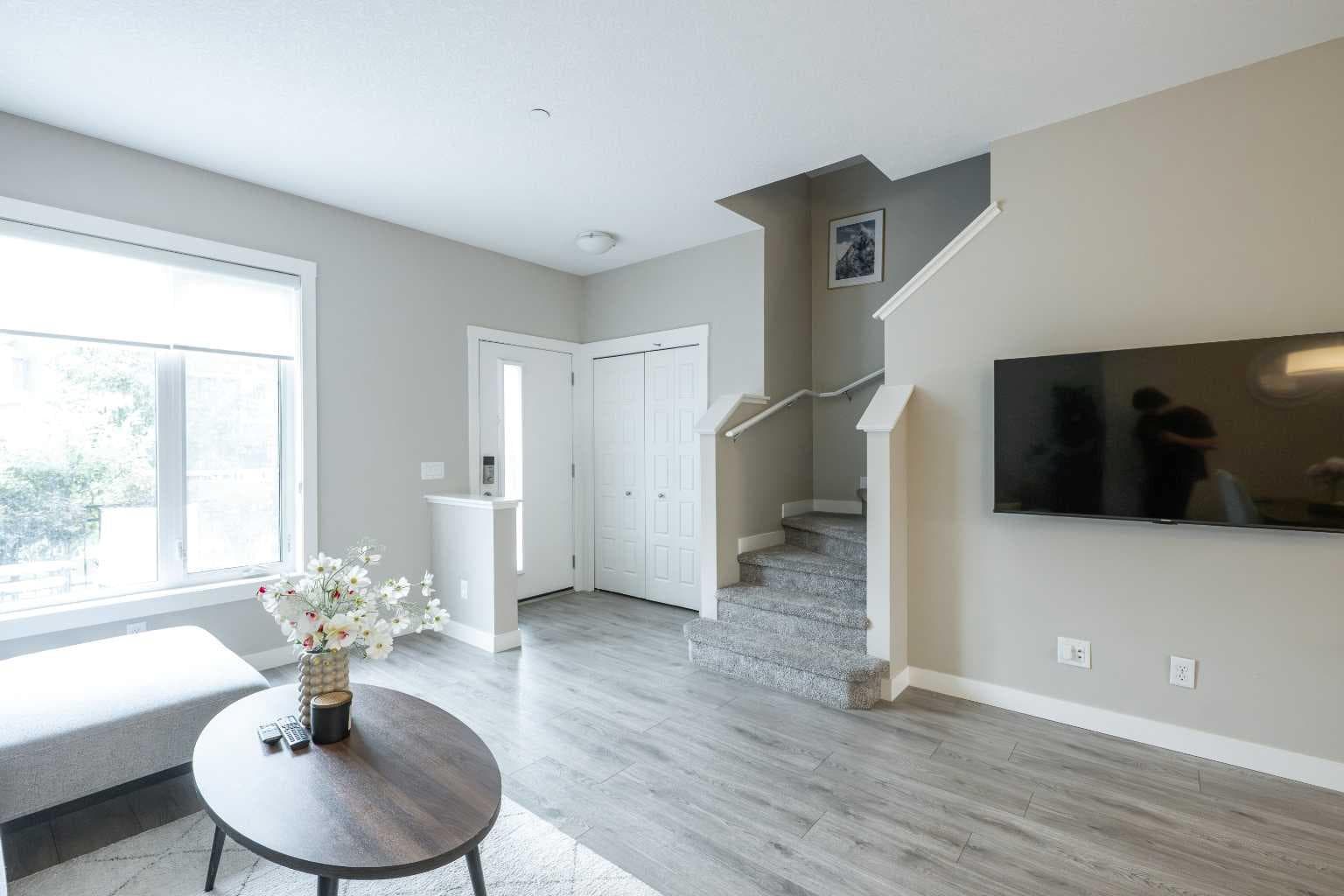156 Livingston Common NE
