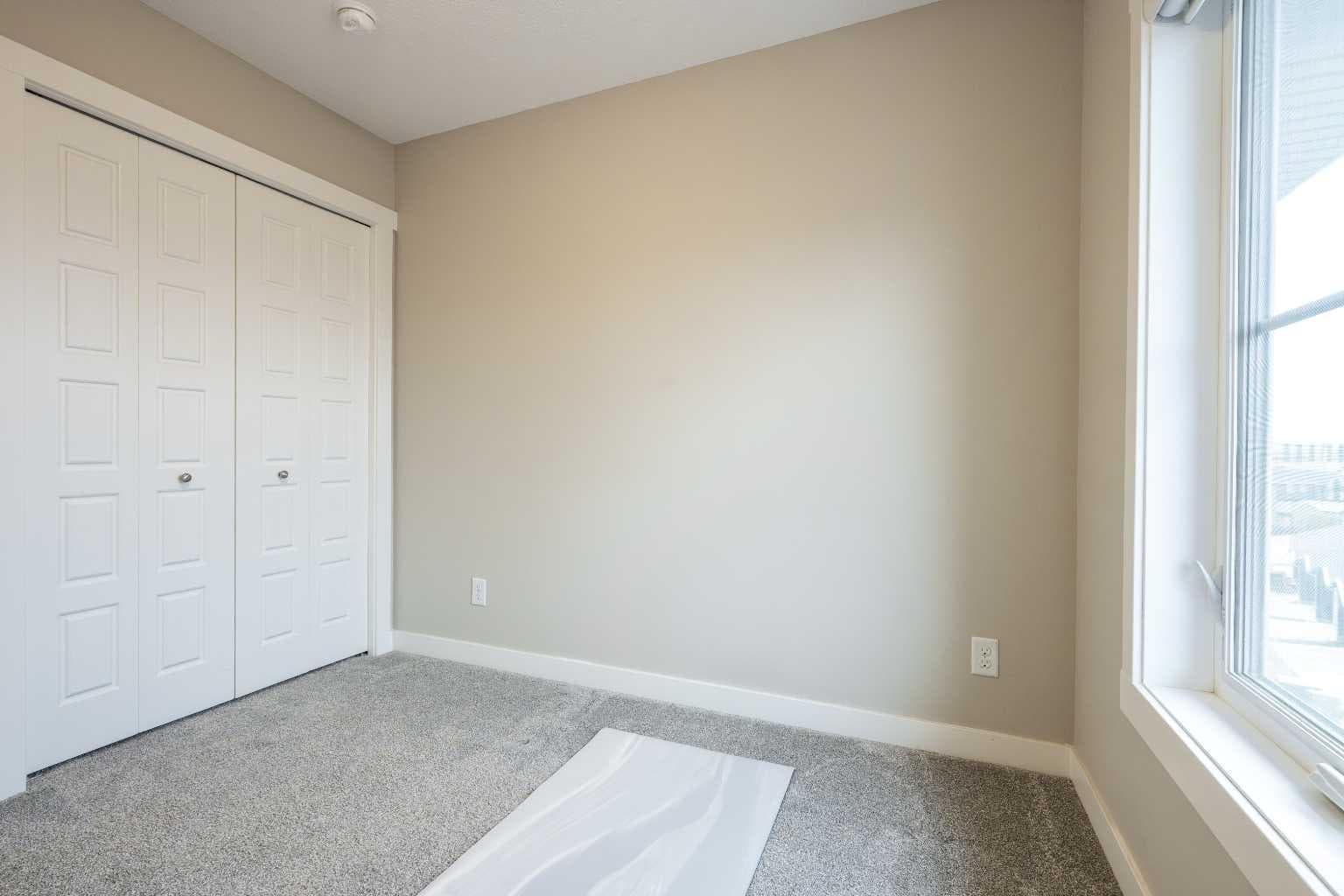 156 Livingston Common NE