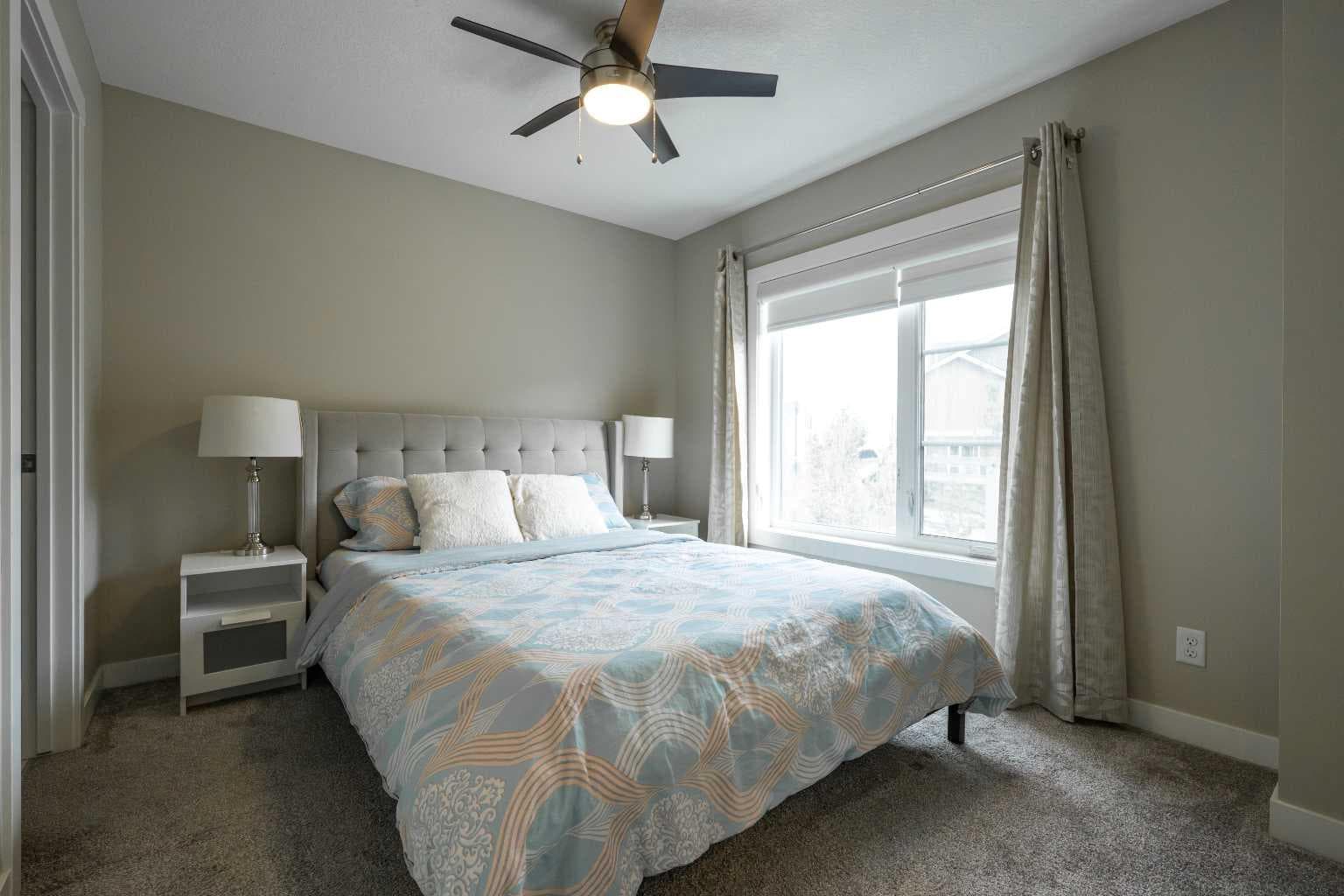 156 Livingston Common NE
