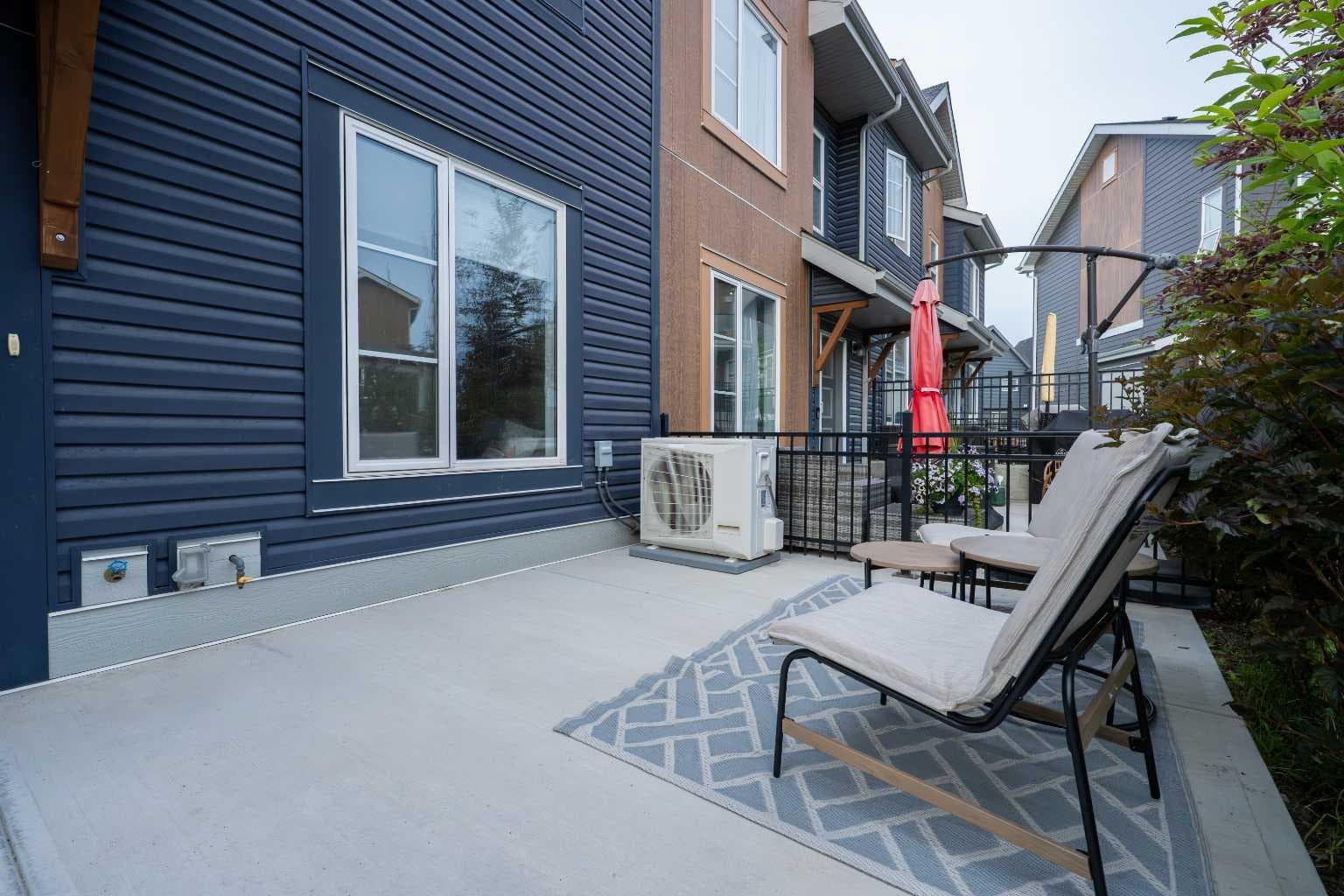 156 Livingston Common NE