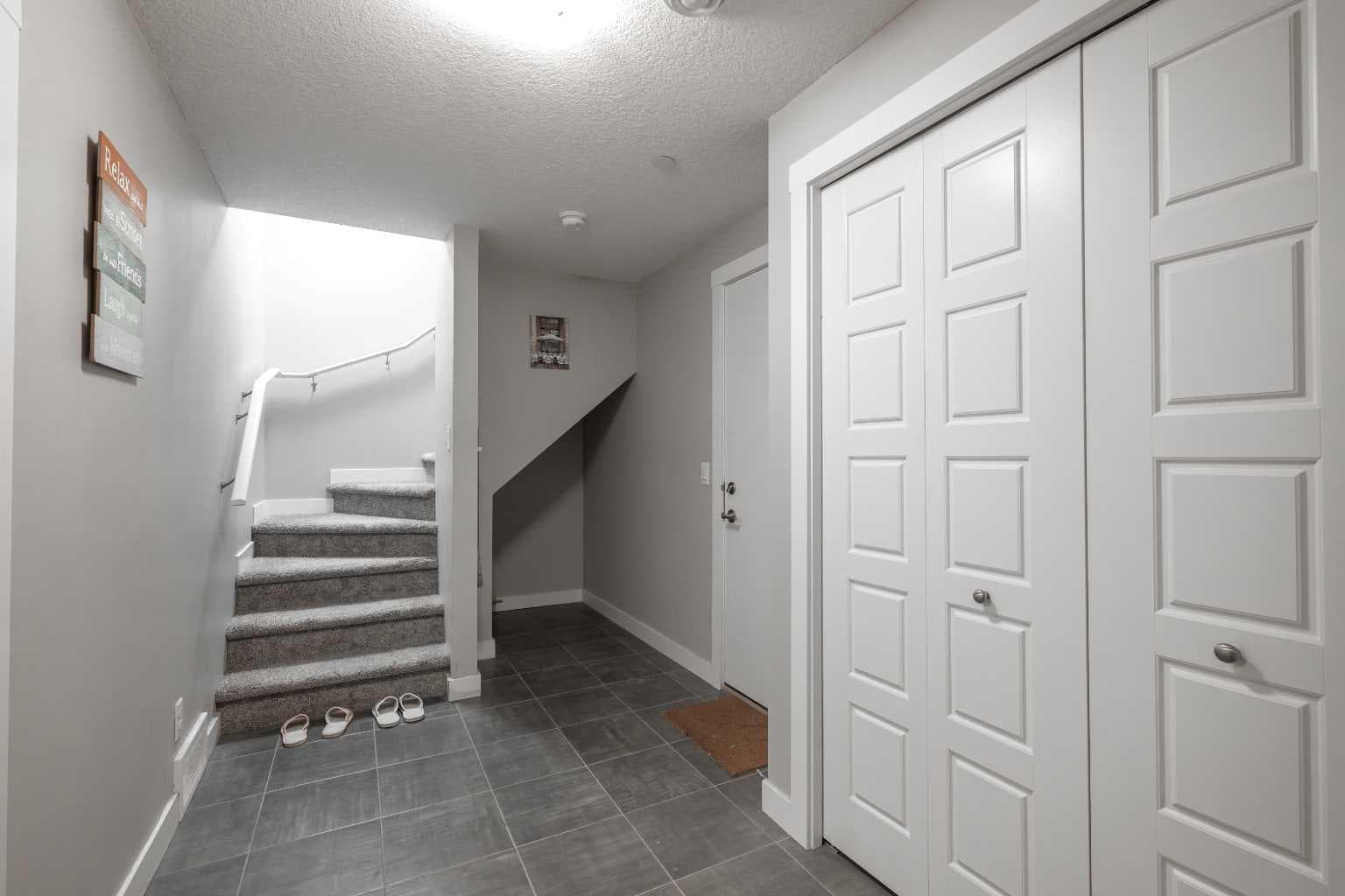 156 Livingston Common NE