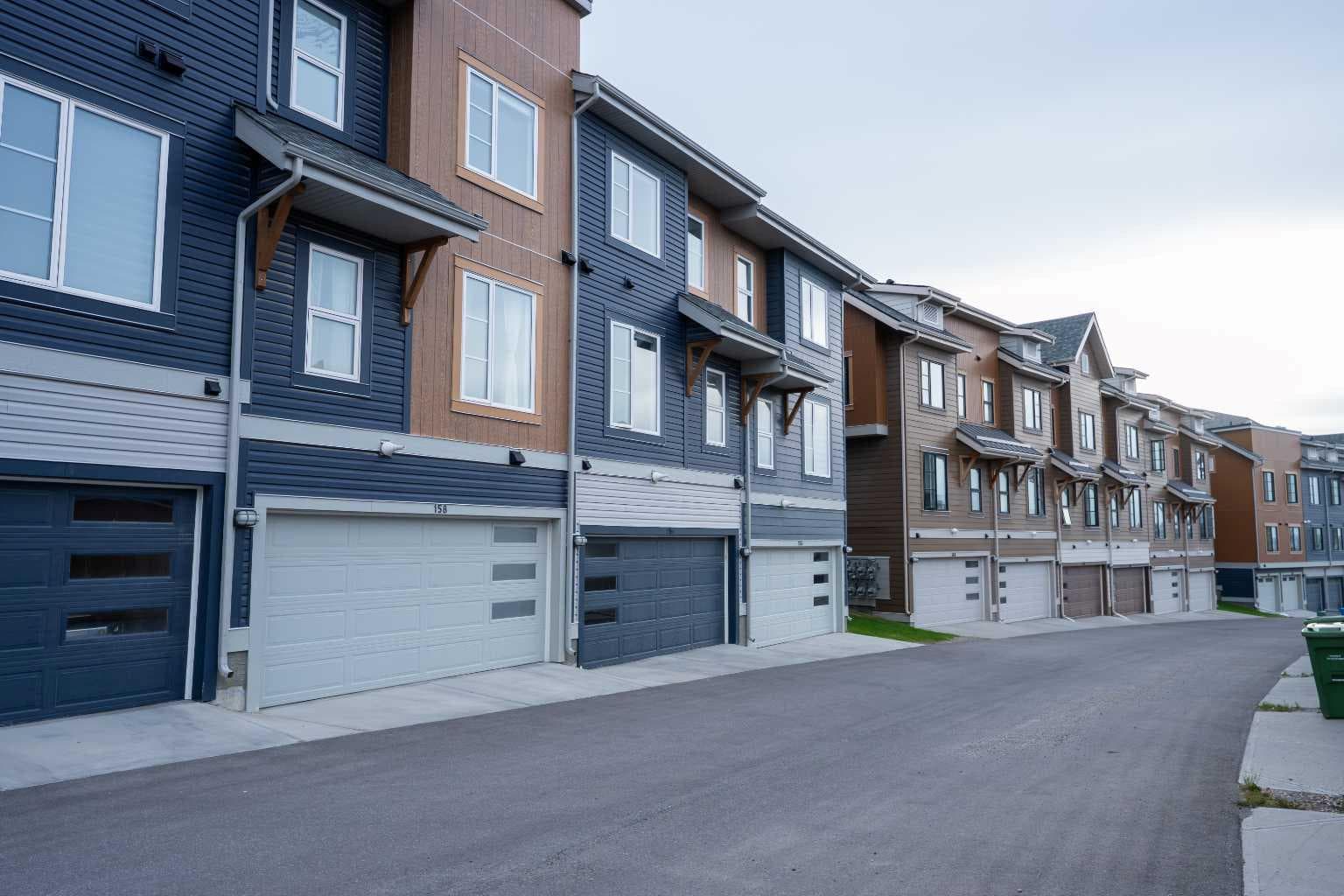 156 Livingston Common NE