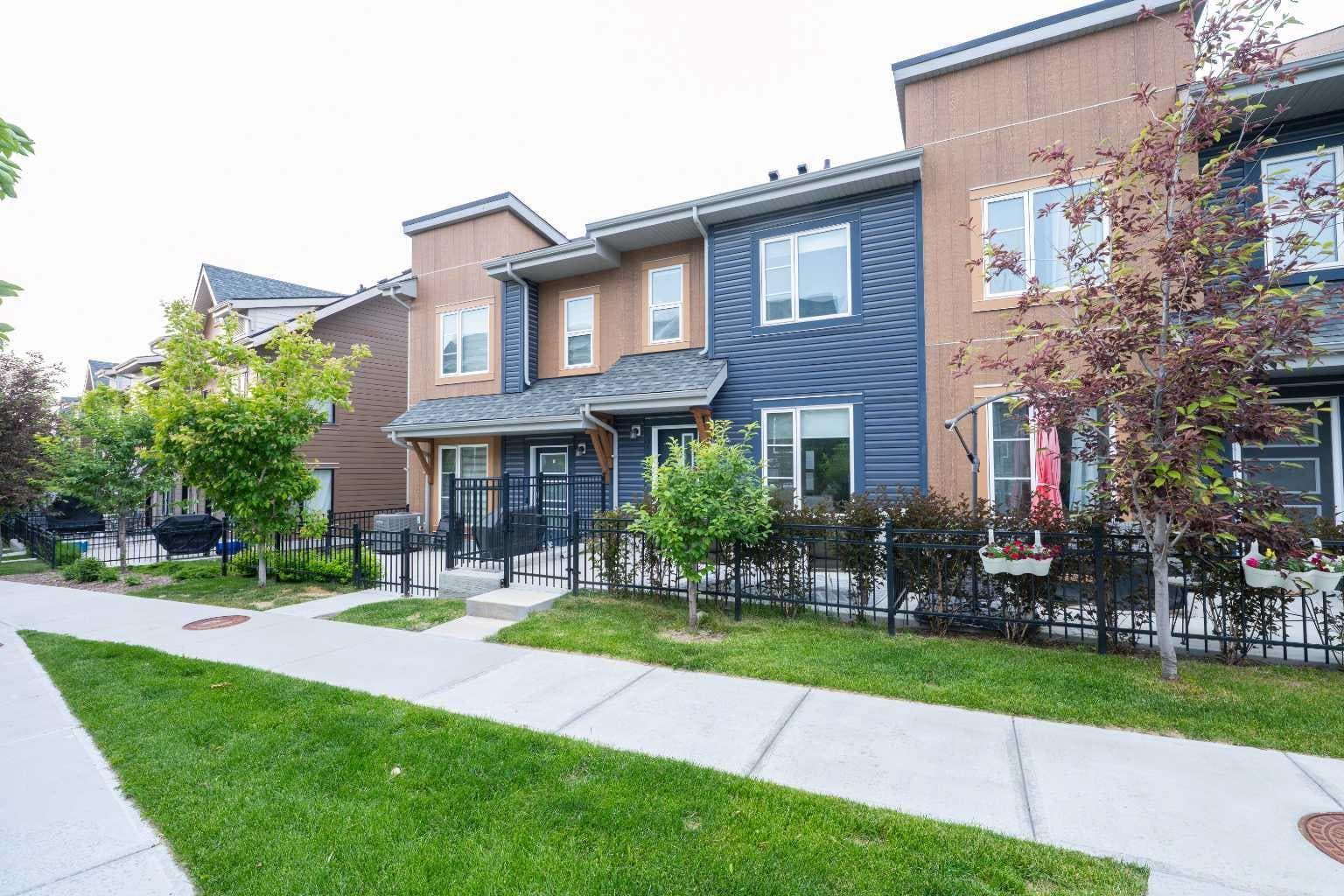 156 Livingston Common NE
