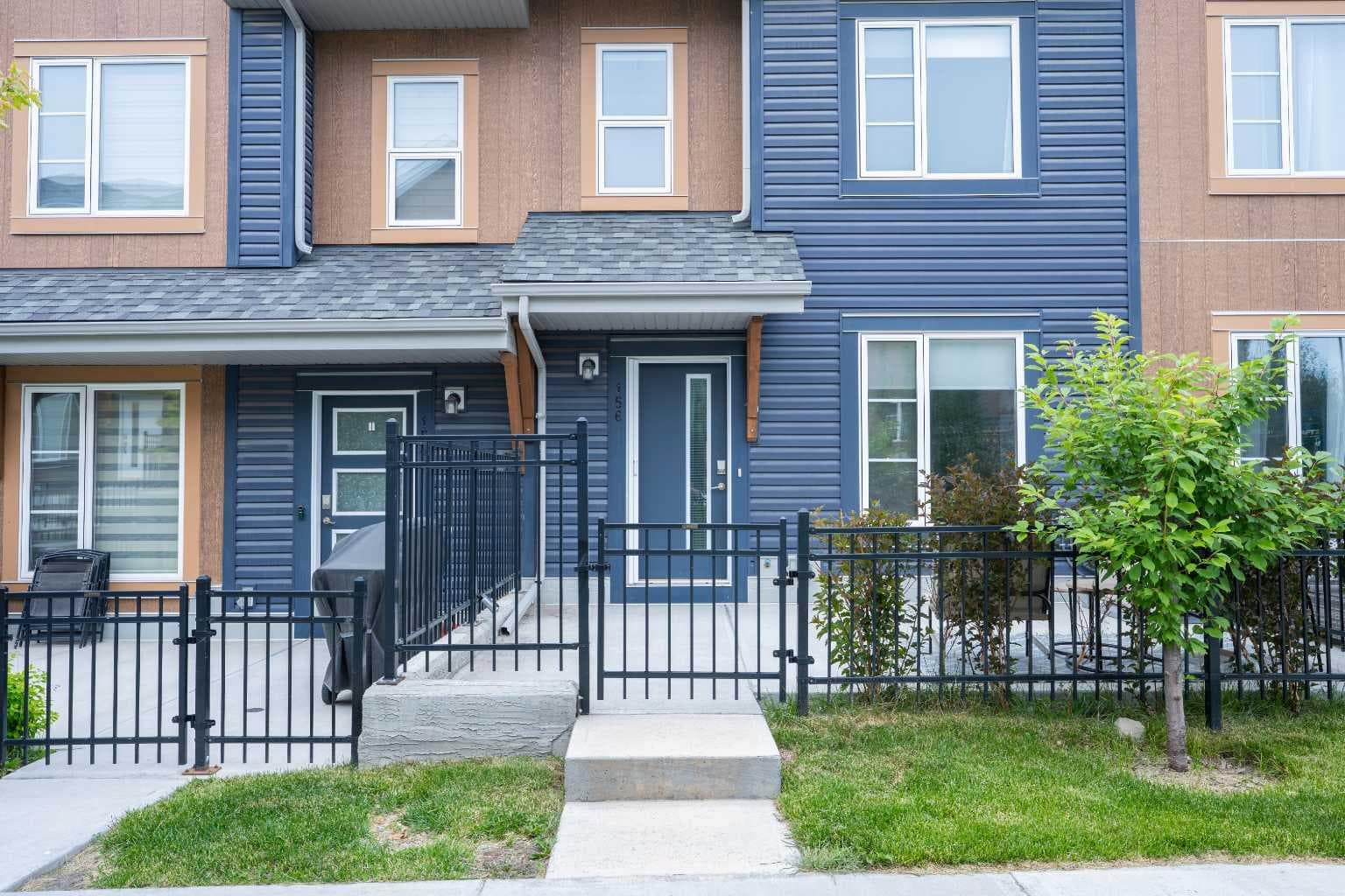 156 Livingston Common NE