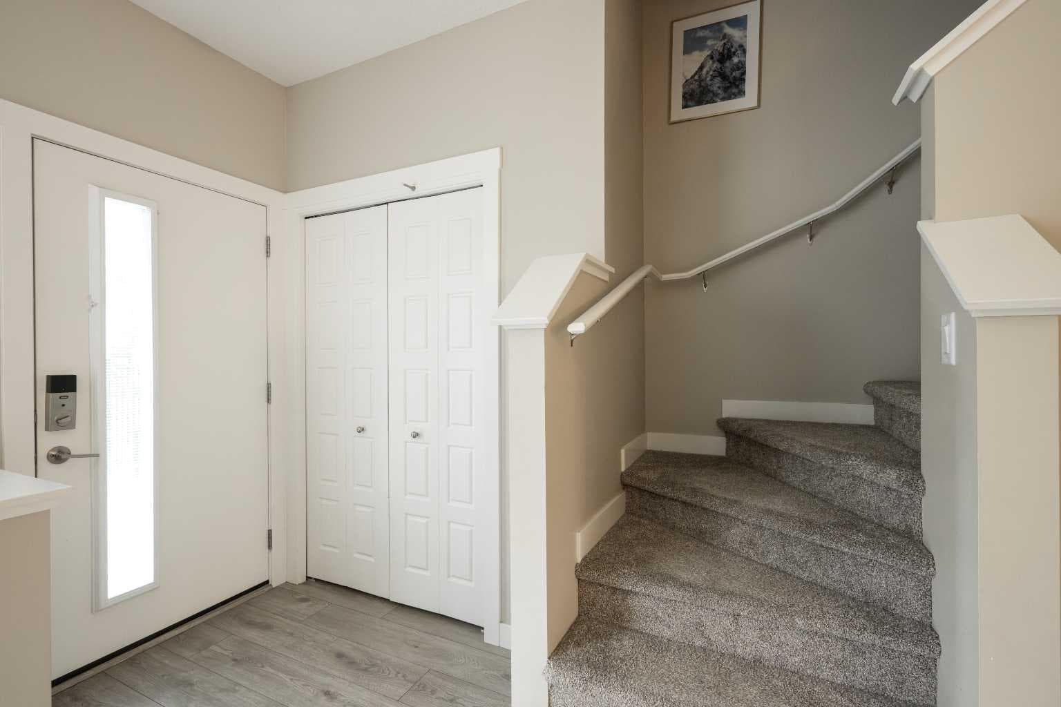 156 Livingston Common NE
