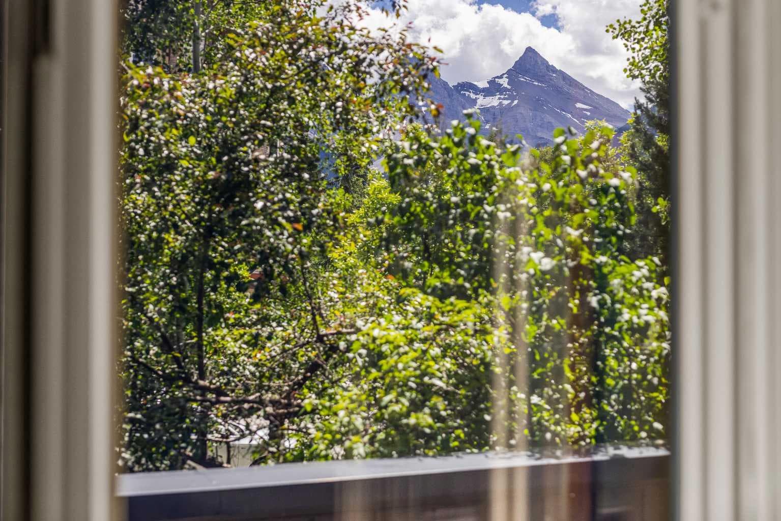 103, 191 Kananaskis Way 
