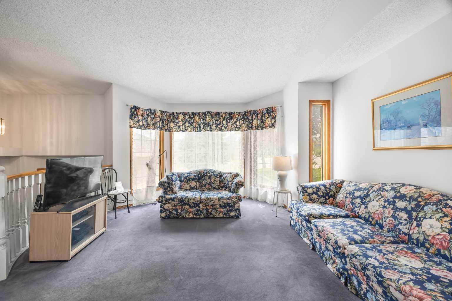 28 Harvest Oak Drive NE