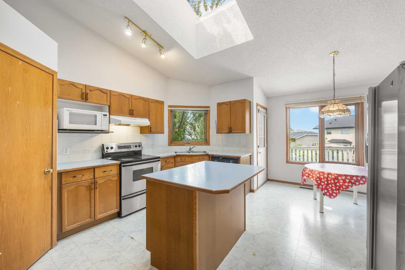 28 Harvest Oak Drive NE