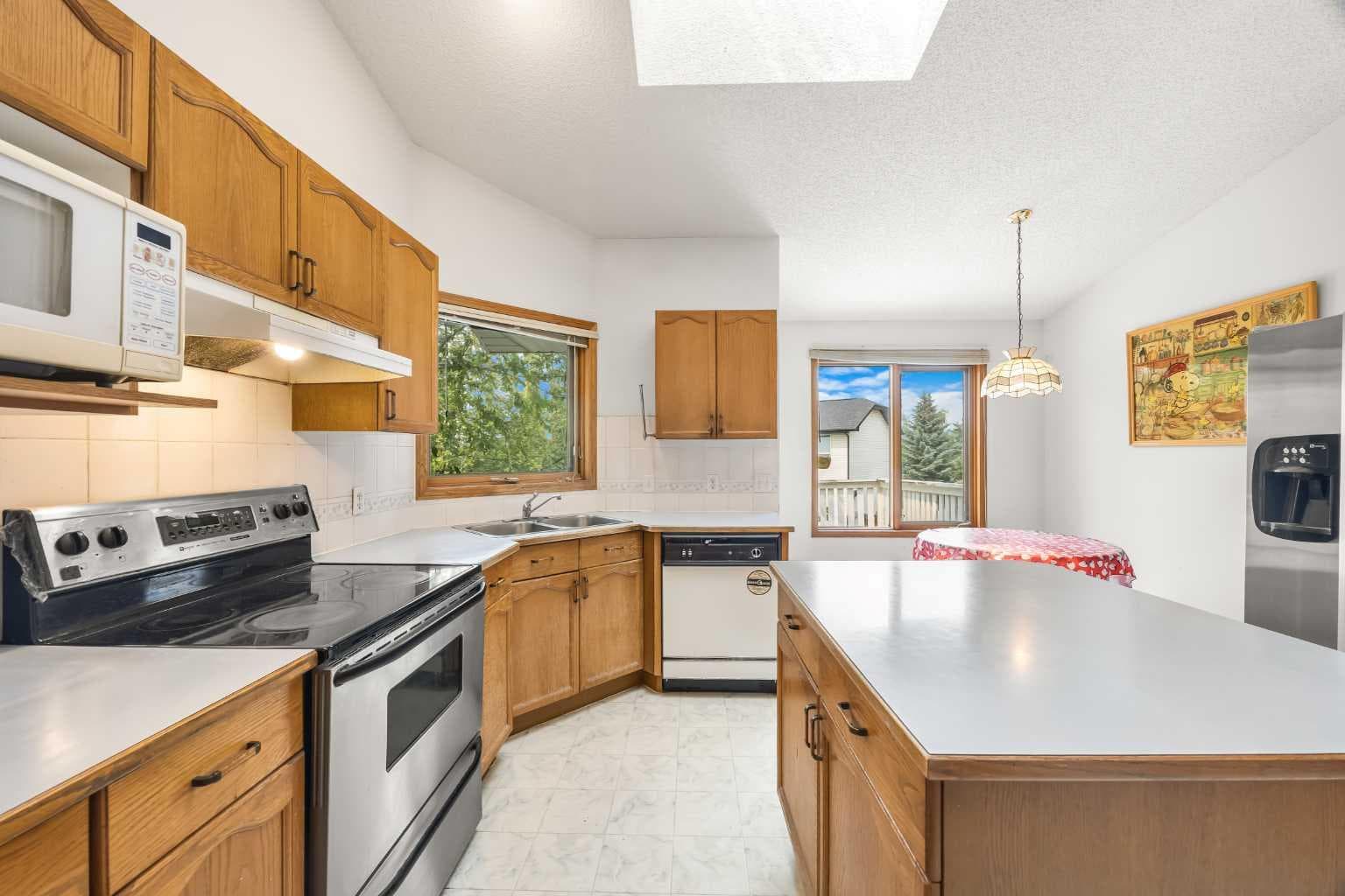 28 Harvest Oak Drive NE