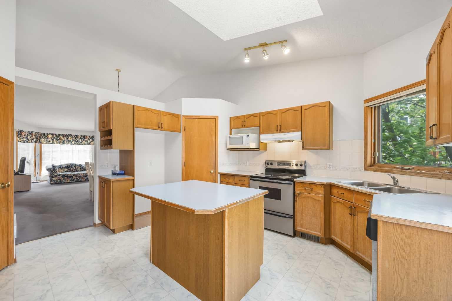 28 Harvest Oak Drive NE