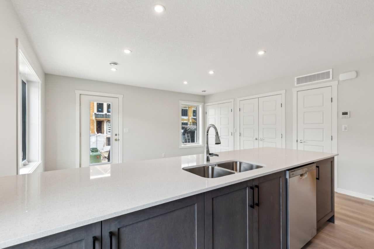 101, 63 Belmont Passage SW