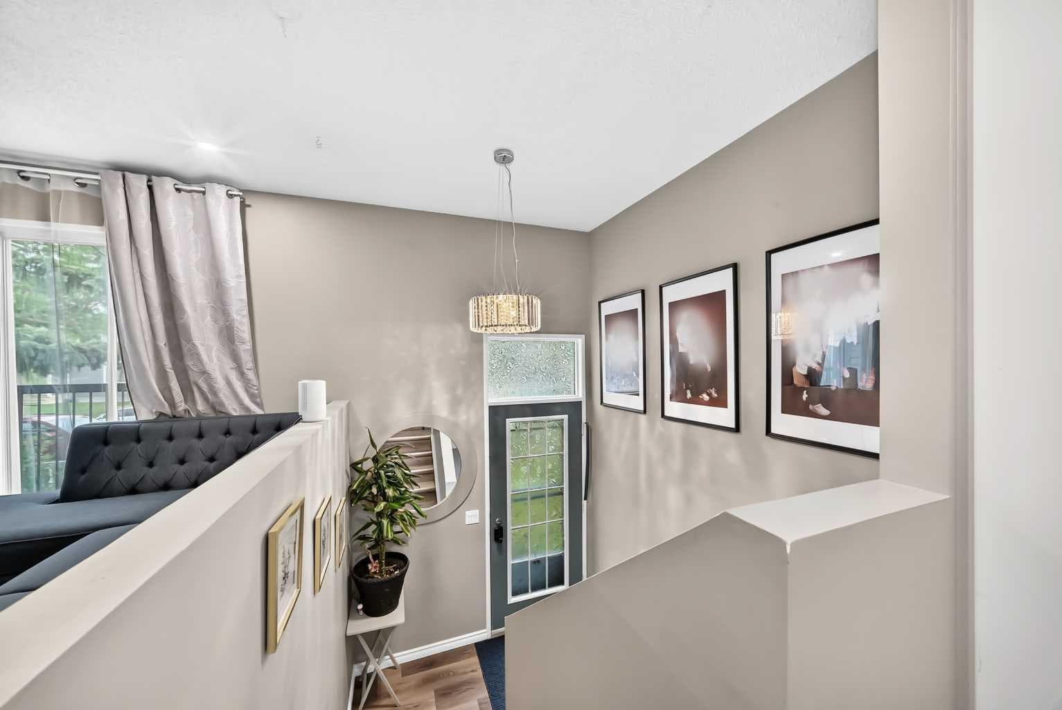 553 Macewan Drive NW