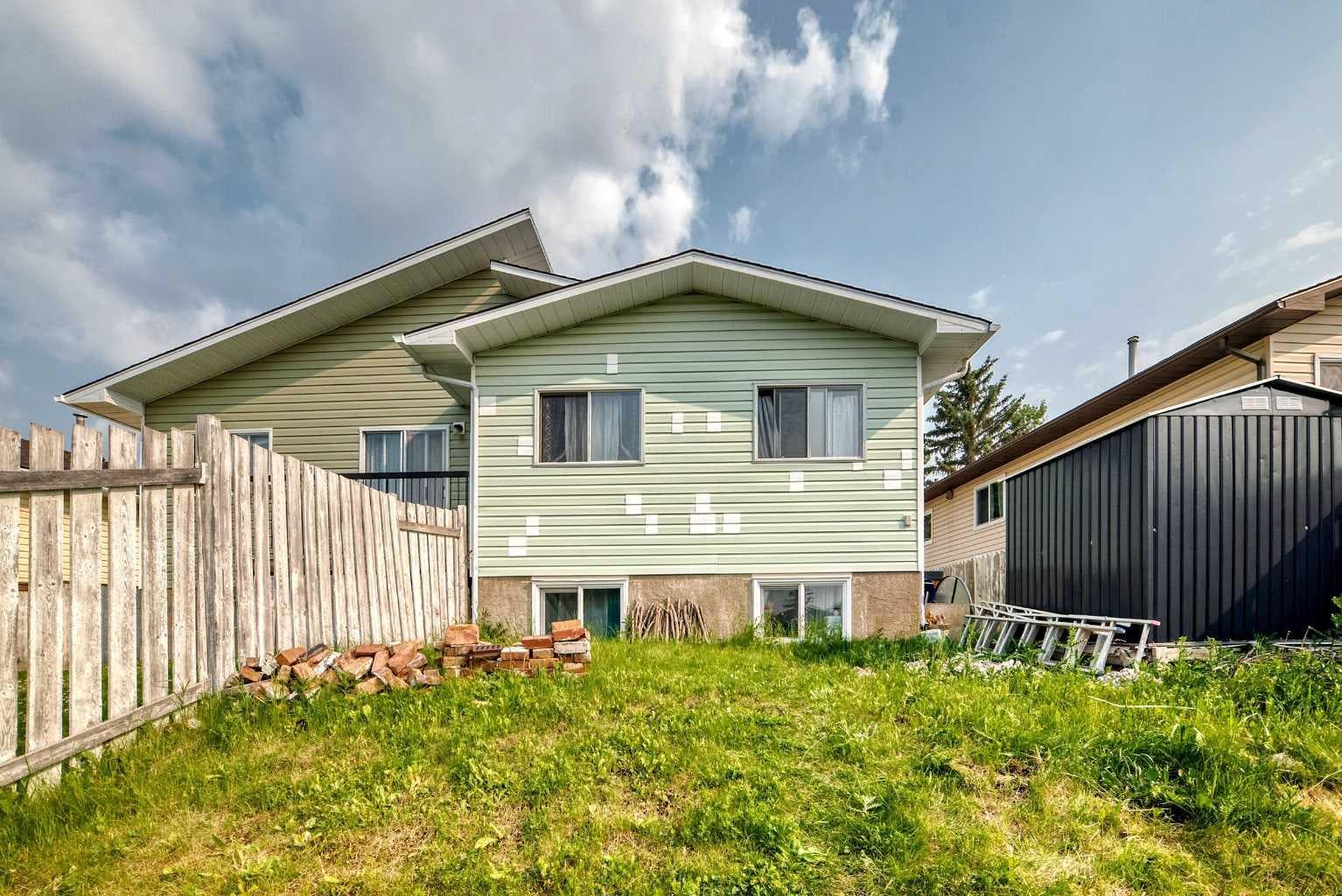 553 Macewan Drive NW