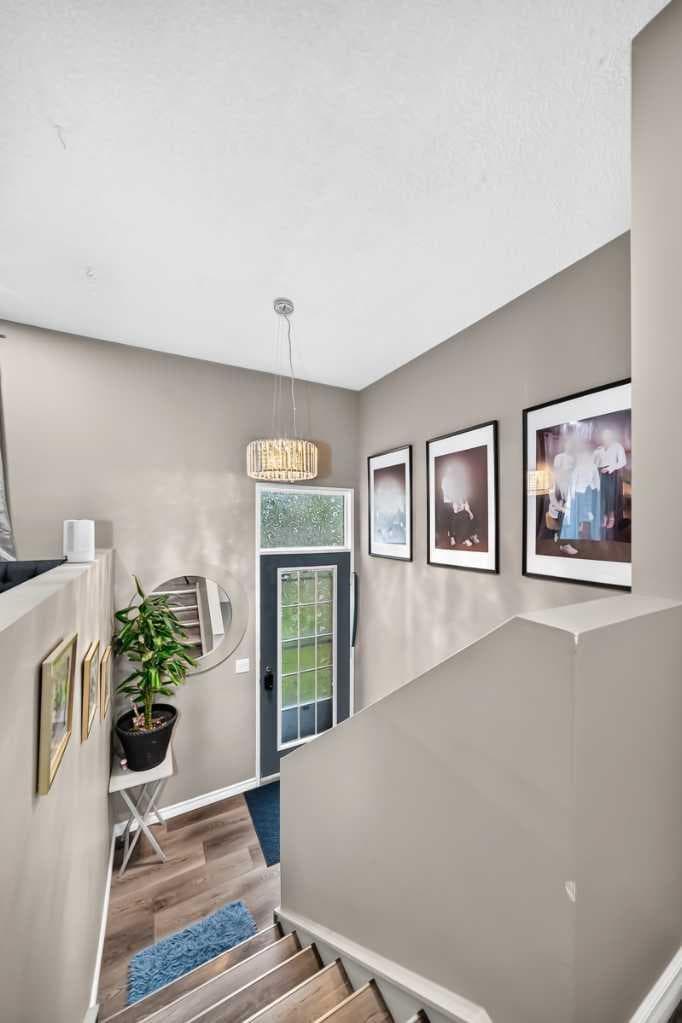 553 Macewan Drive NW