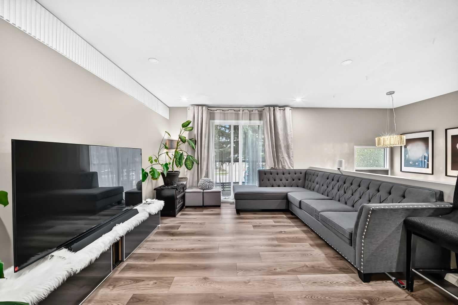 553 Macewan Drive NW