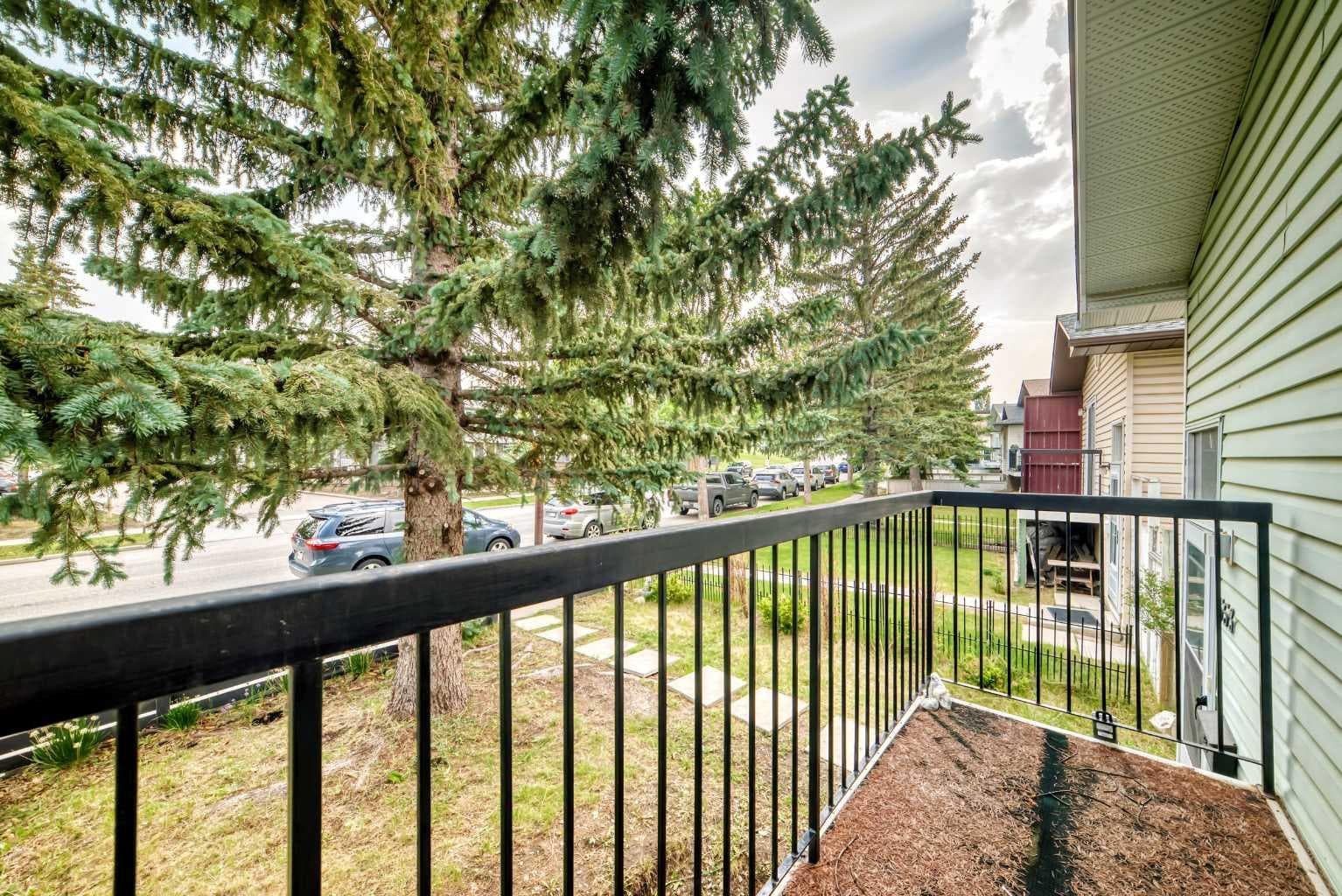 553 Macewan Drive NW