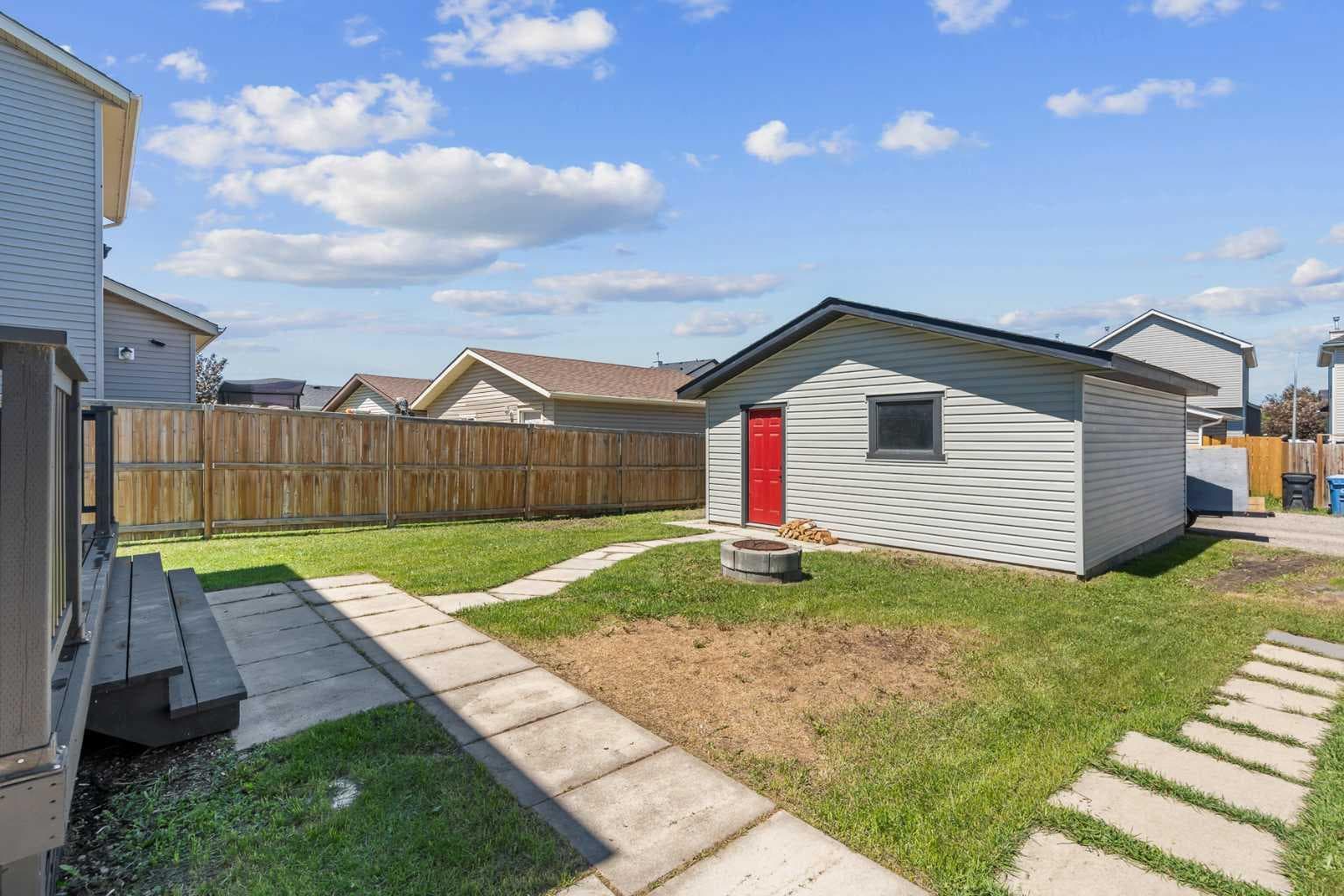 28 Saddlebrook Gardens NE