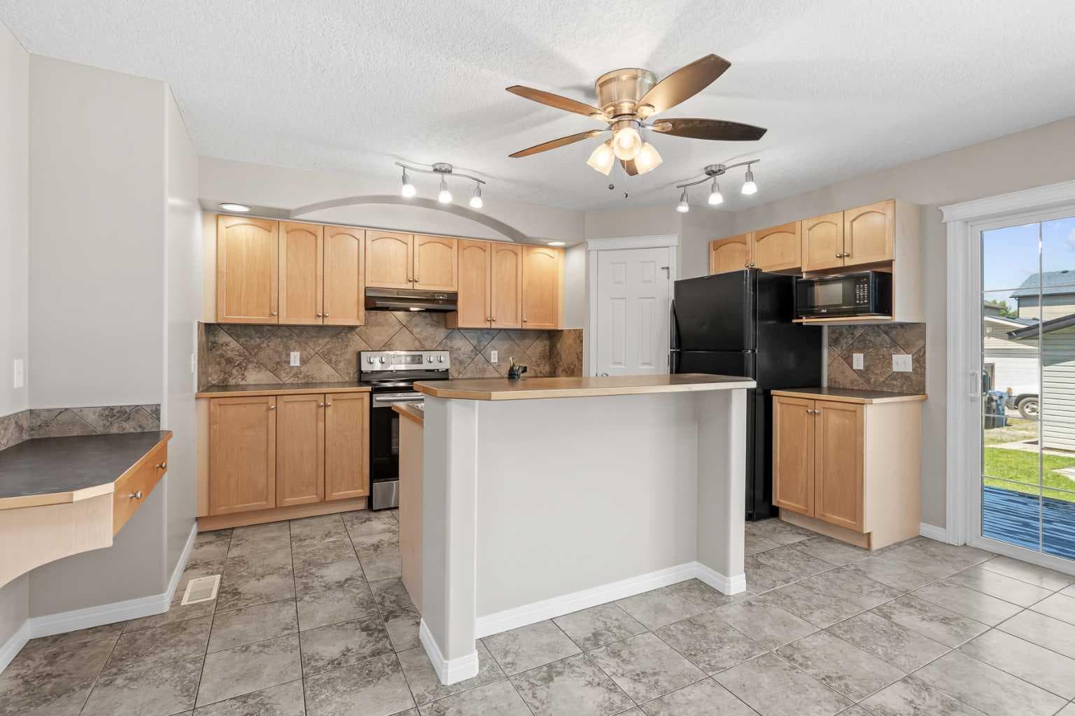 28 Saddlebrook Gardens NE