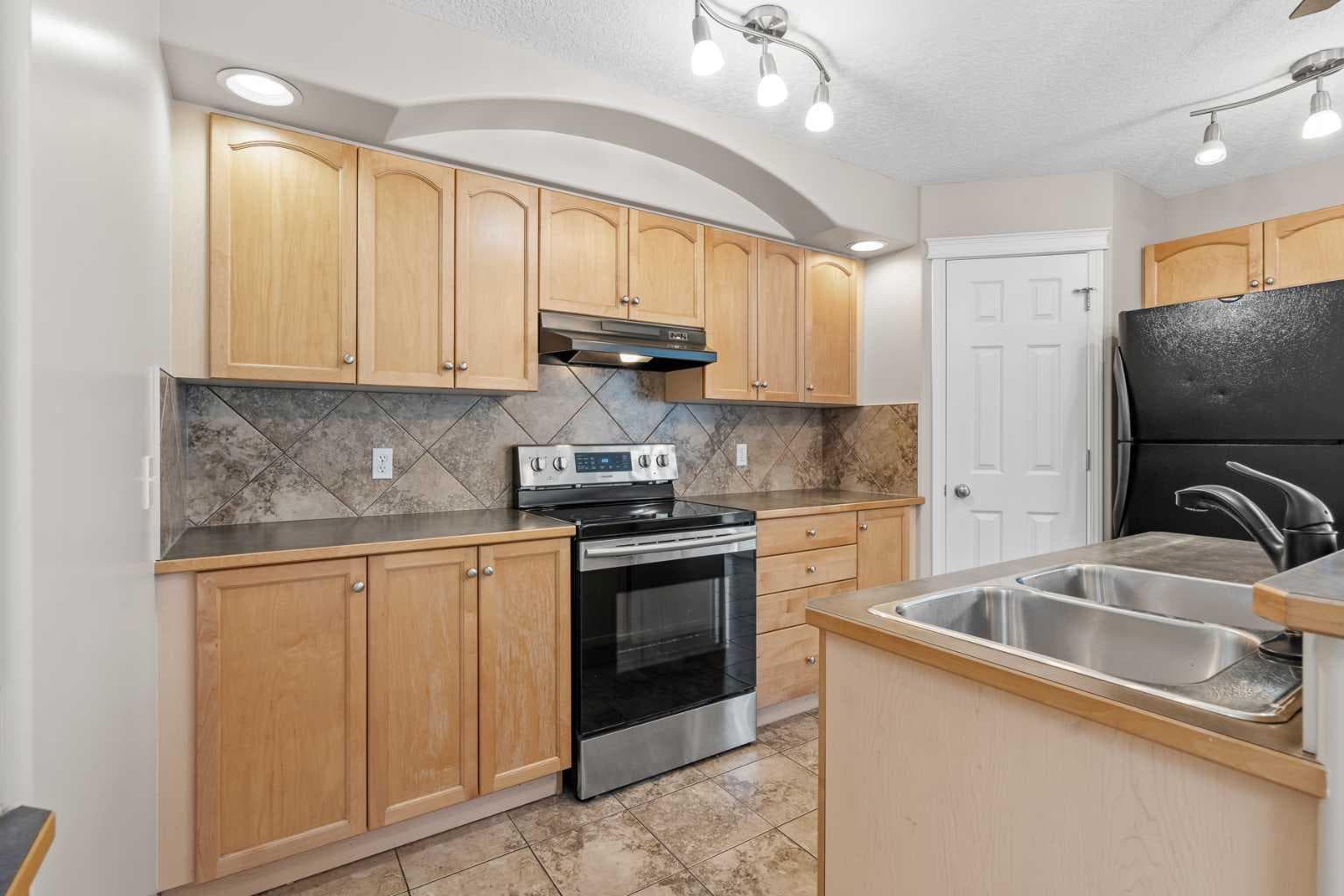 28 Saddlebrook Gardens NE