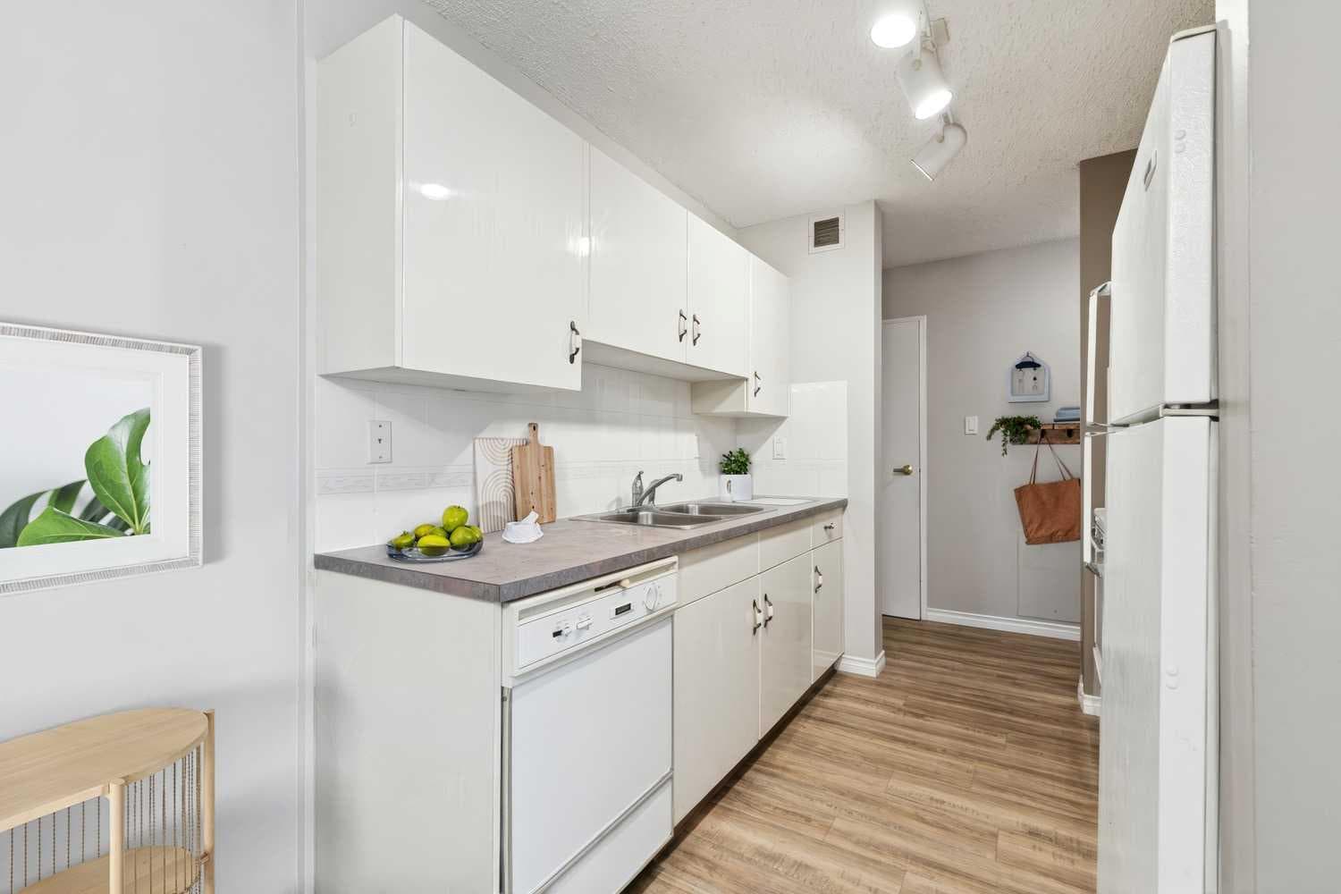 482, 8948 Elbow Drive SW