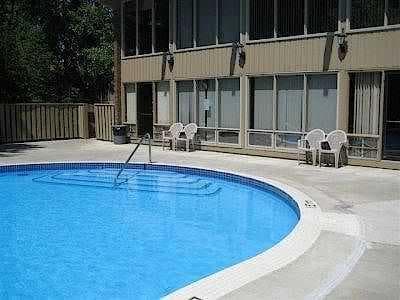 482, 8948 Elbow Drive SW