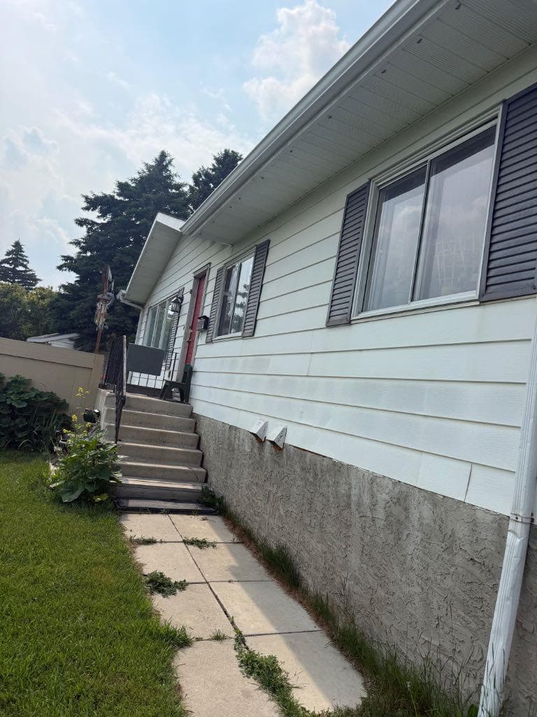 112 Huntstrom Drive NE