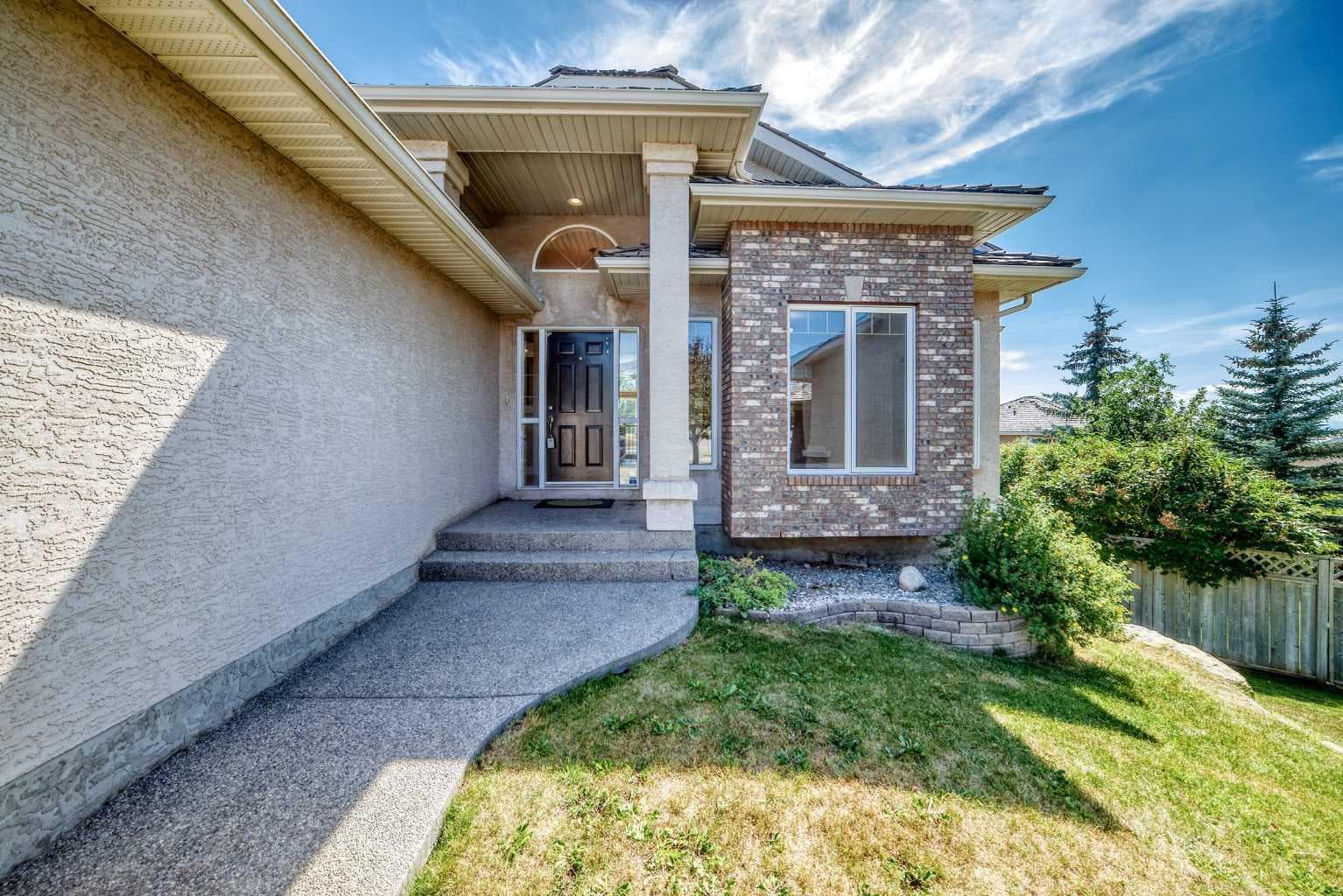 311 Royal Crest Bay NW