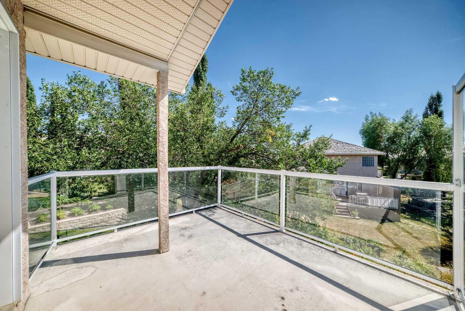 311 Royal Crest Bay NW