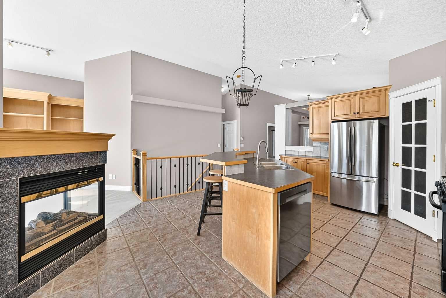 311 Royal Crest Bay NW