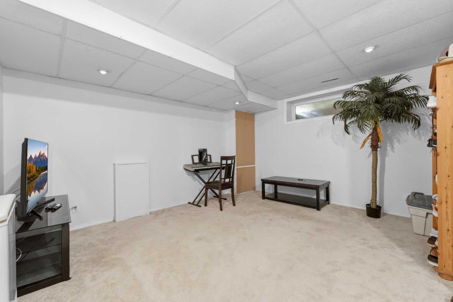 269 Tarington Close NE