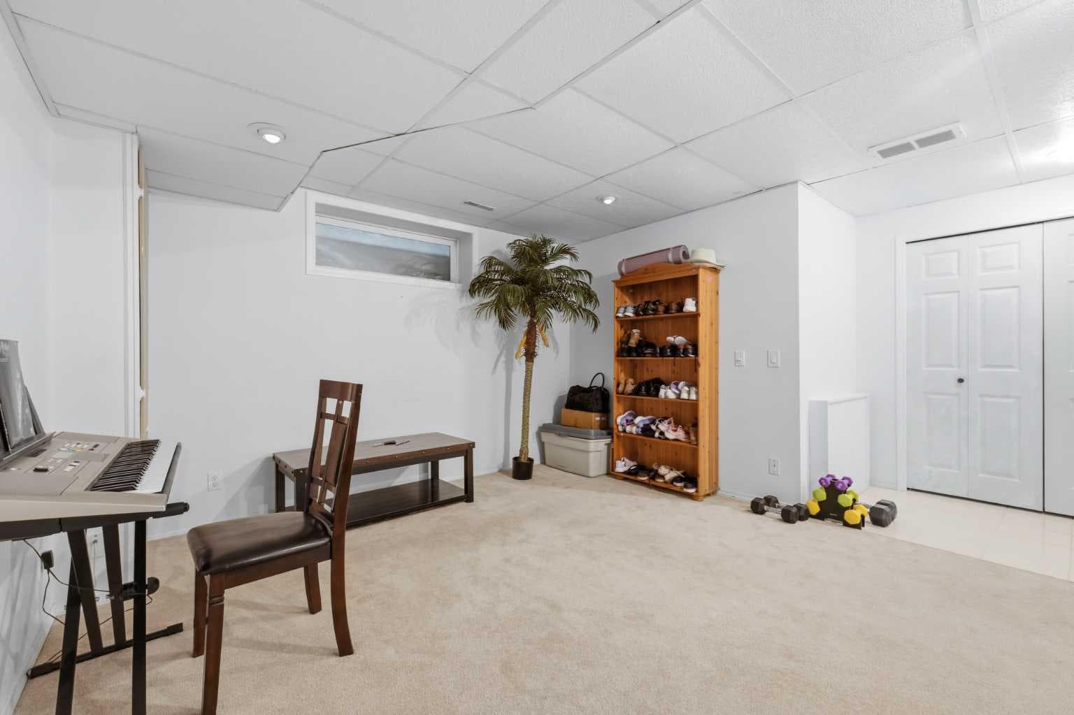 269 Tarington Close NE