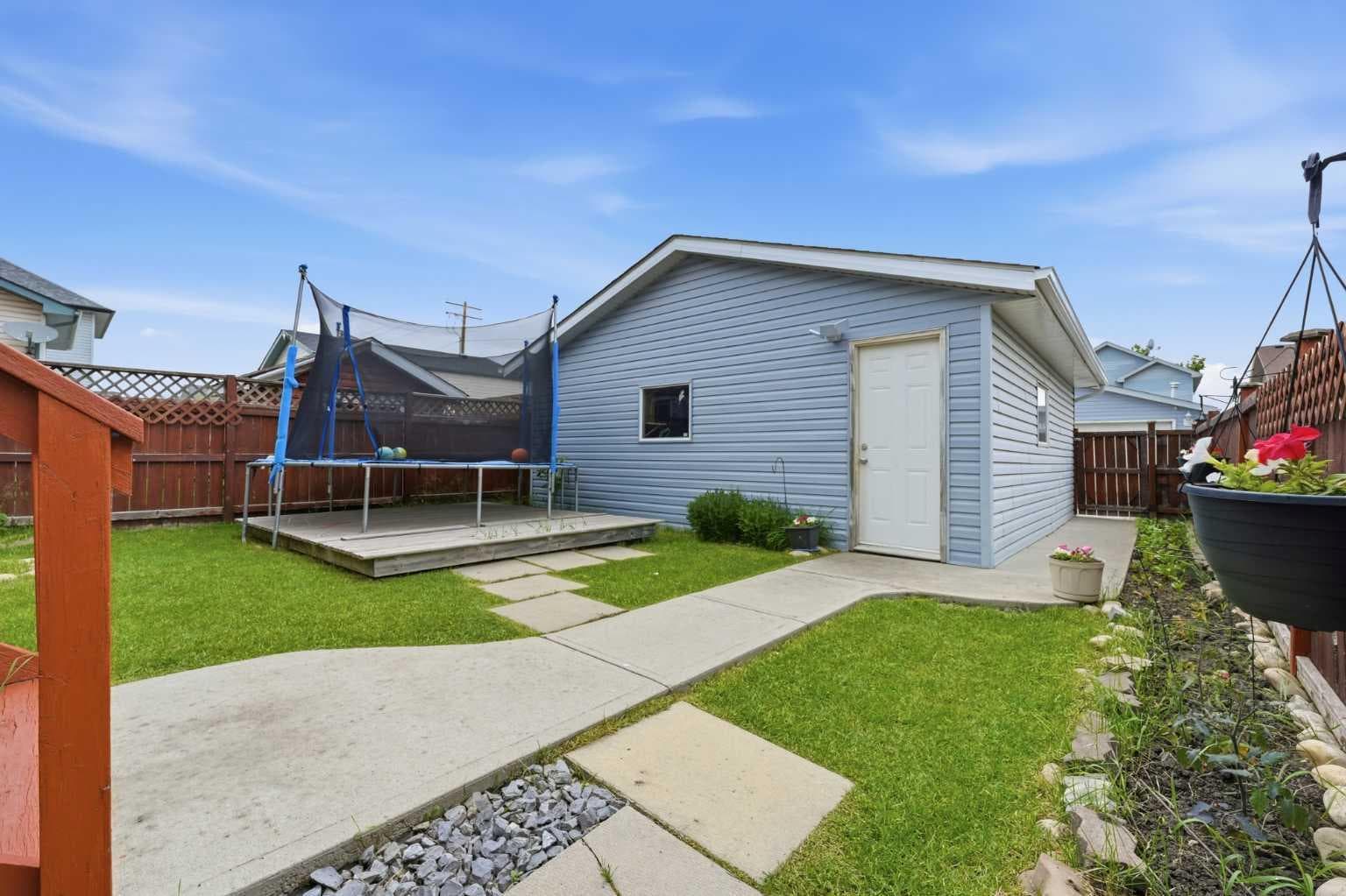 269 Tarington Close NE